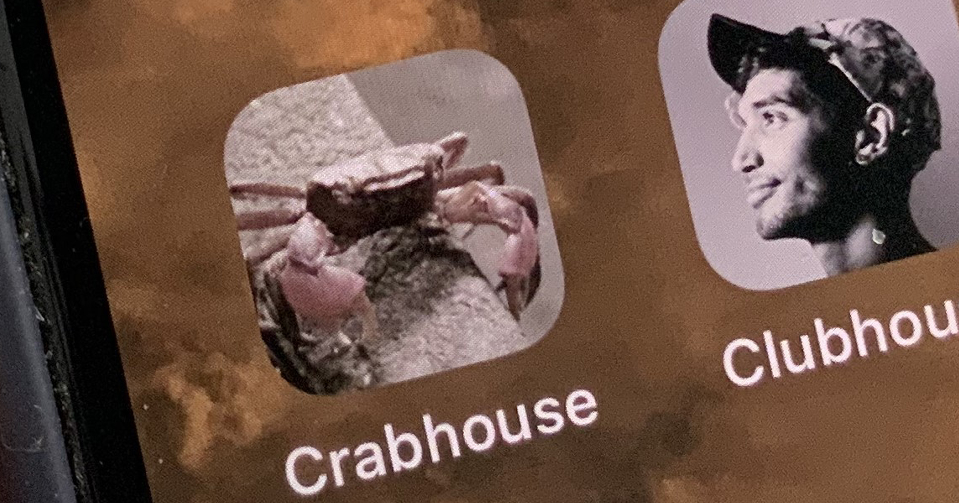 ‘Crabhouse’ หรือ ‘Clubhouse’ ดูให้ดีก่อนกดดาวน์โหลด