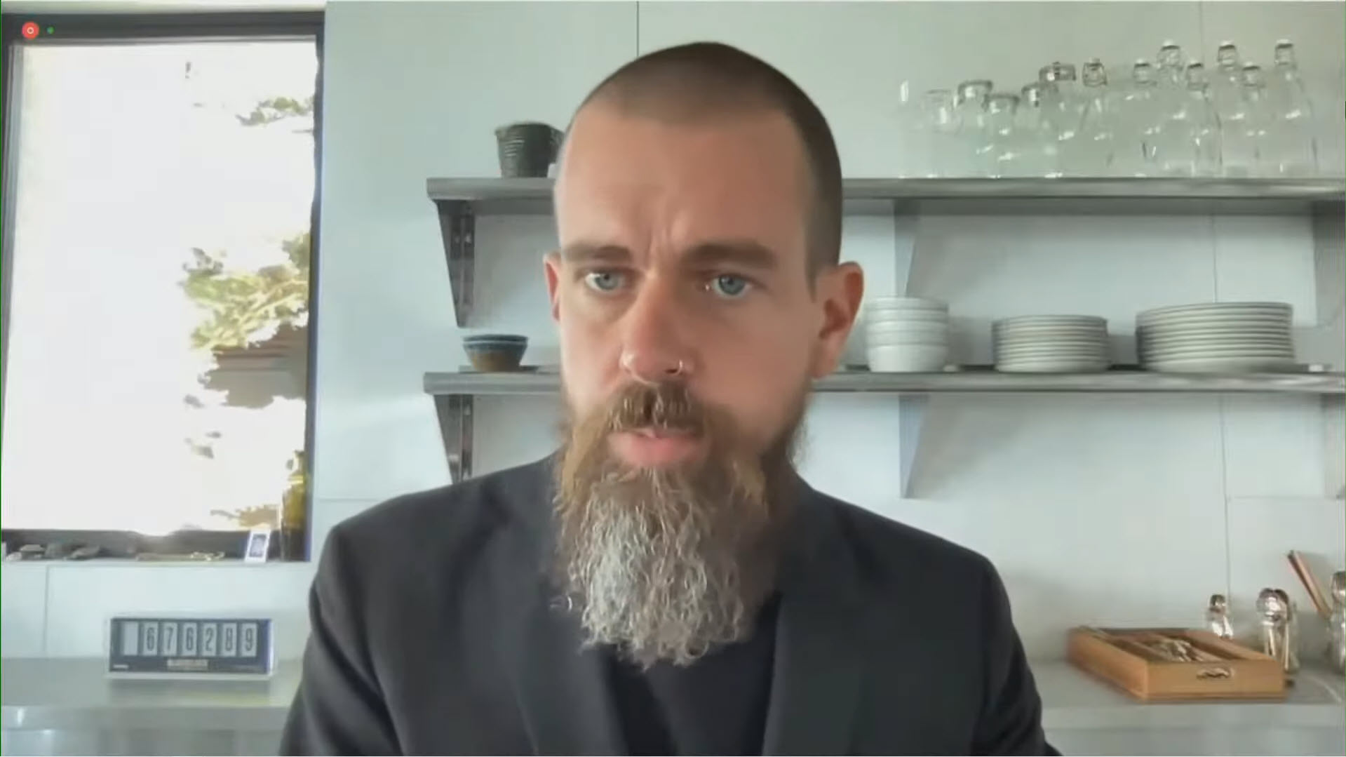 Jack Dorsey เผยโฉม Bitcoin Clock ส่วนตัวเป็นฉากหลังระหว่างถูกสอบสวนโดยสภาคองเกรส