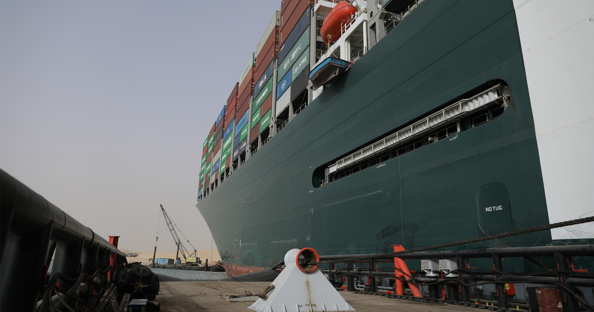 เรือส่งสินค้าลำยักษ์ขวาง ‘คลองสุเอซ’ สะเทือนขนส่งสินค้าทั่วโลก