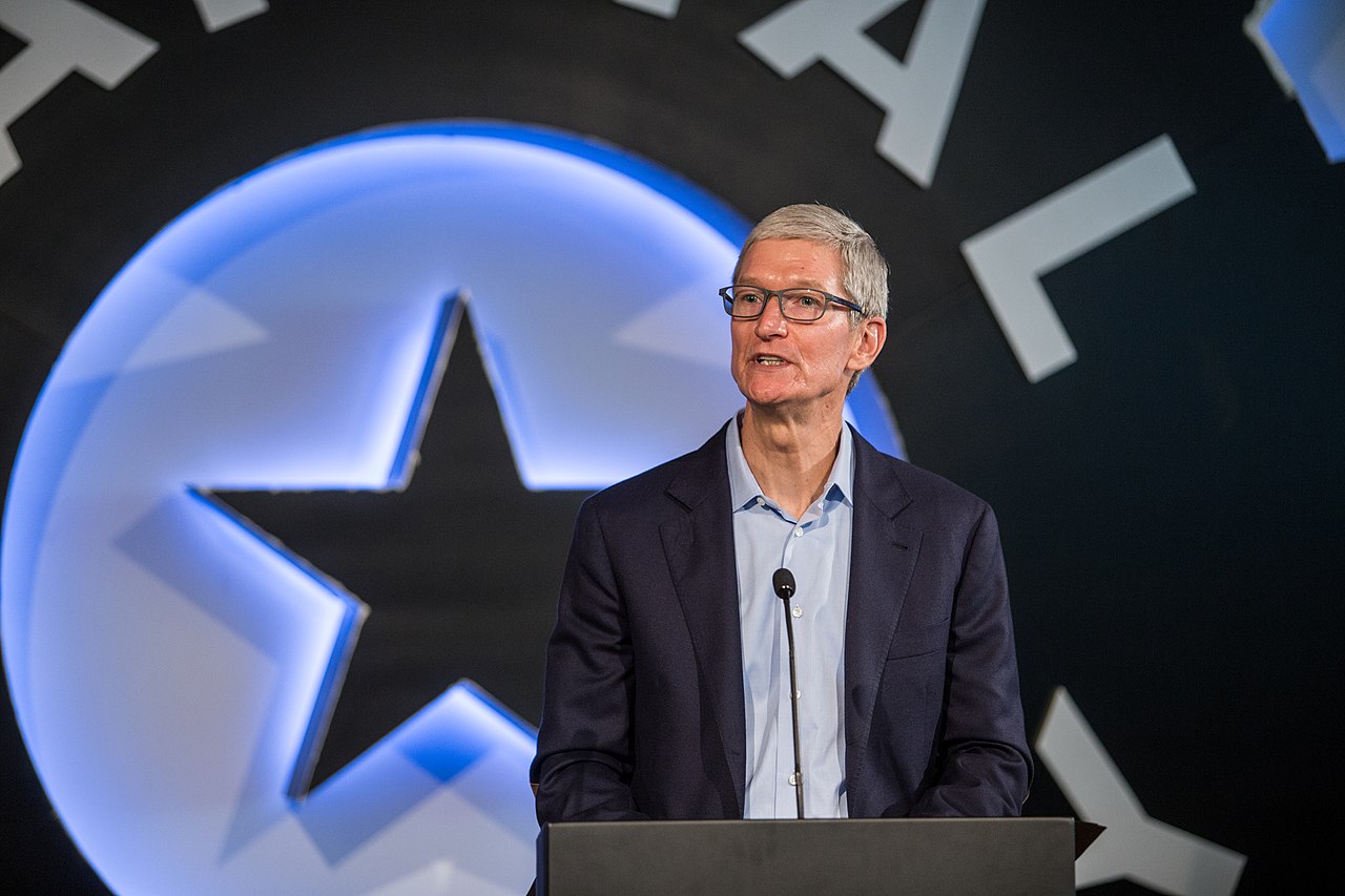 ทิม คุกให้สัมภาษณ์ ‘Augmented Reality จะสำคัญอย่างที่สุดต่ออนาคตของ Apple!’