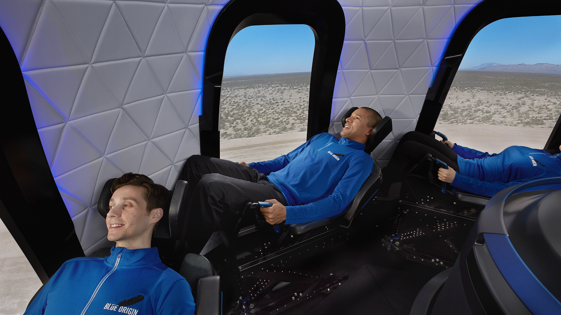 เบโซสกอดคอน้องชายท่องขอบอวกาศในเที่ยวบินที่มีลูกเรือครั้งแรกของ New Shepard