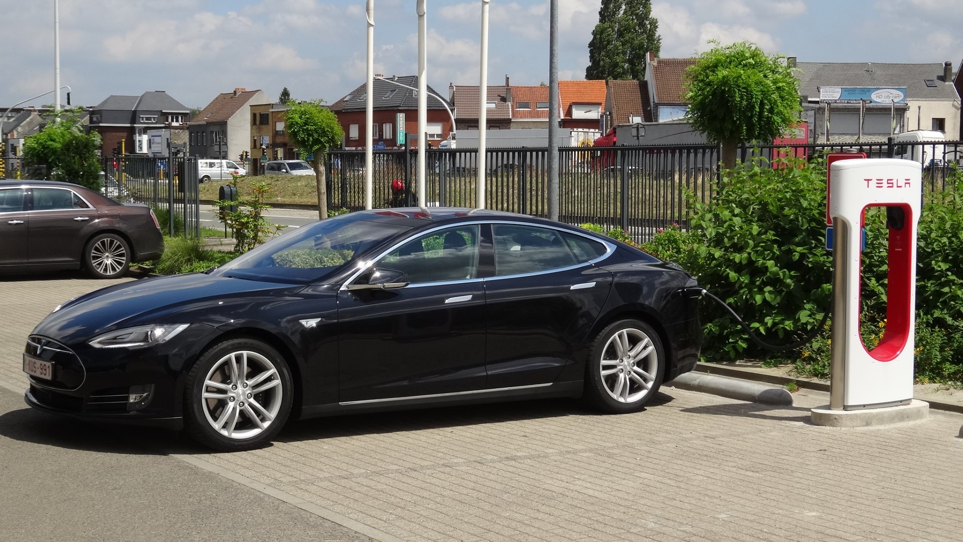Tesla มียอดจดทะเบียนรถยนต์ใหม่ในระดับรถหรูเป็นอับดับ 3 แซง Mercedes-Benz