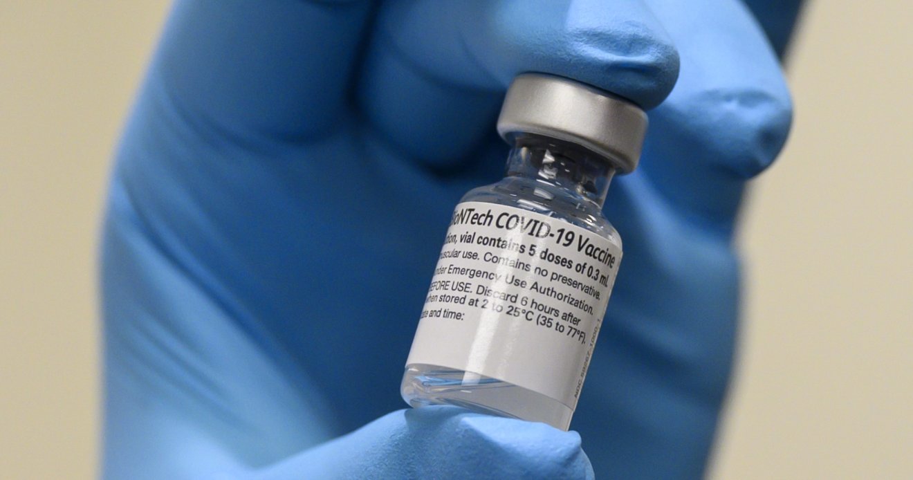 Army Spc. Angel Laureano holds a vial of the COVID-19 vaccine, Walter Reed National Military Medical Center, Bethesda, Md., Dec. 14, 2020. (DoD photo by Lisa Ferdinando)