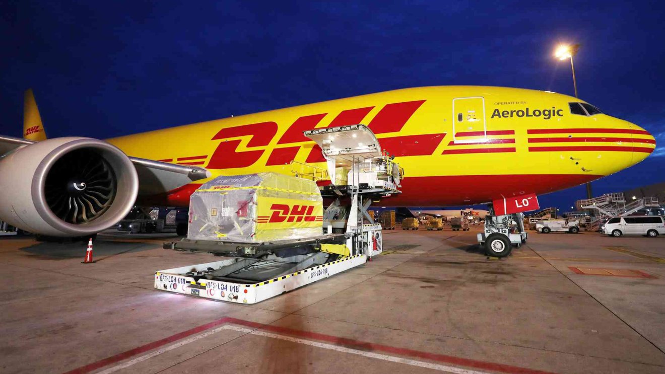 DHL ขนส่งวัคซีนไฟเซอร์-ไบออนเทค ล็อตบริจาค 1.5 ล้านโดส จากสหรัฐอเมริกาถึงไทยแล้ว