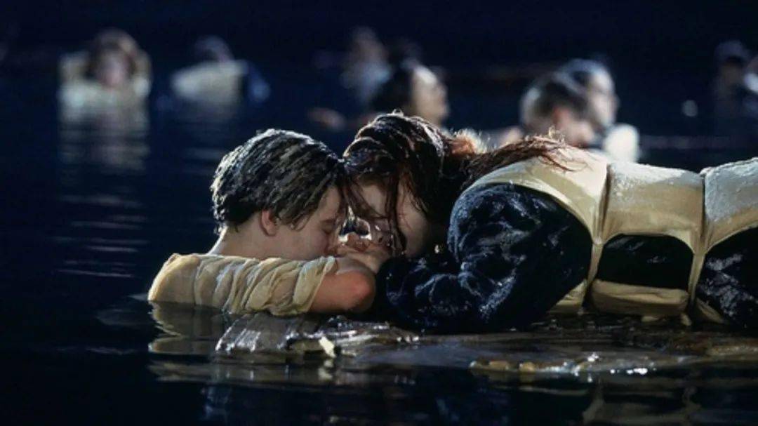 ‘ทำไมโรสไม่ยอมแบ่งที่ให้แจ็ก?’ คำถามคาใจจากหนัง Titanic ที่มีคำตอบ