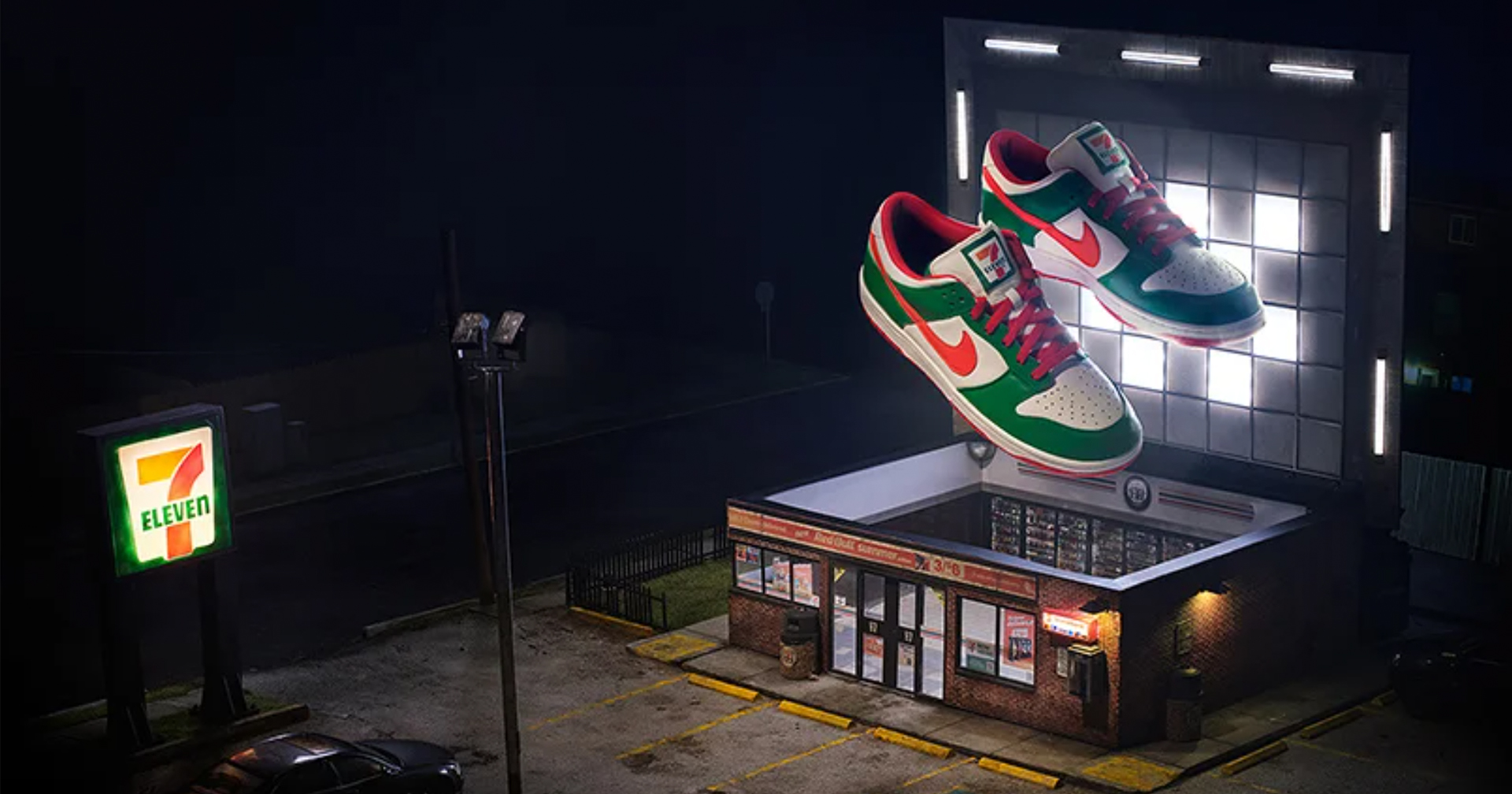 กล่องใส่รองเท้าของ Nike ที่ออกมาแบบมาให้เป็นแบบจำลองของร้าน 7-eleven