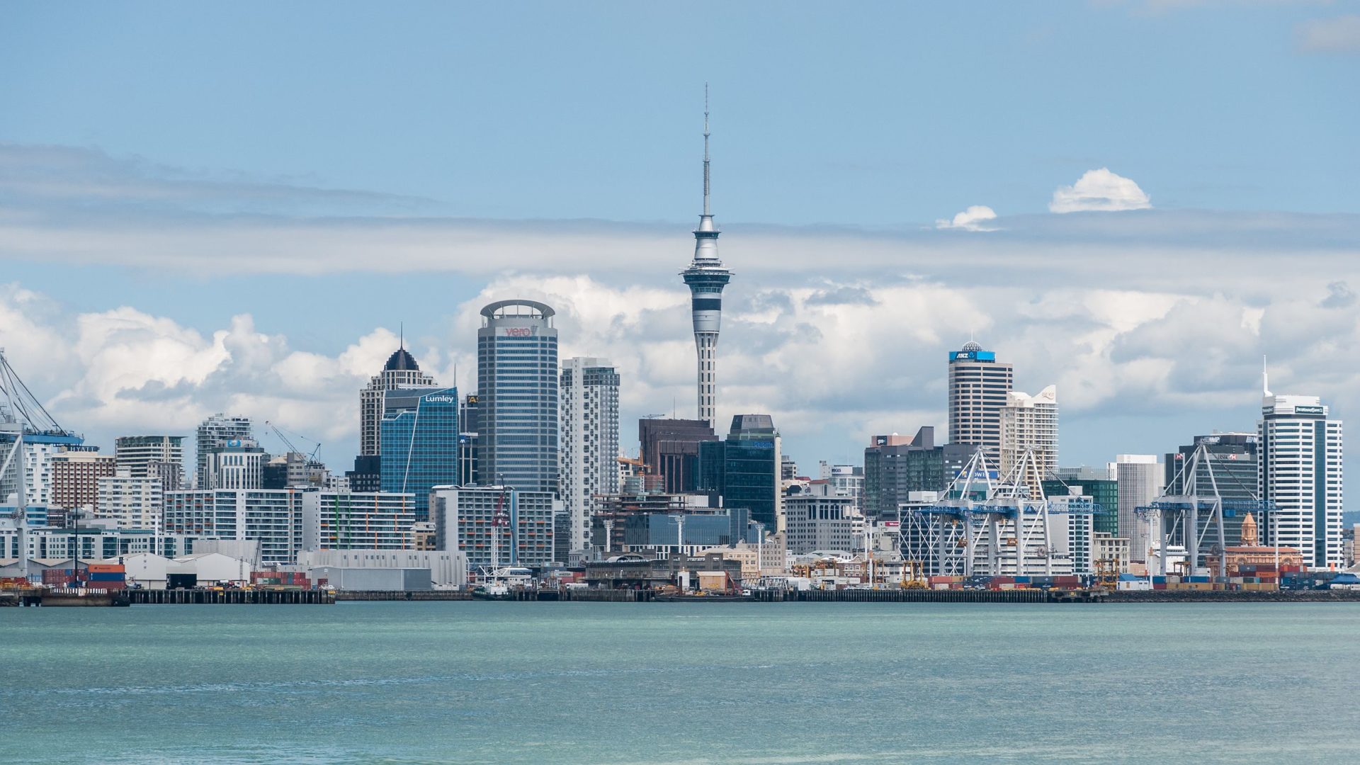 นิวซีแลนด์ประกาศล็อกดาวน์เข้มเมืองโอคแลนด์ต่ออีกสัปดาห์
