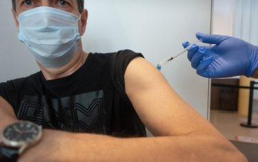 สหรัฐฯ ฉีดวัคซีนไปแล้วเกือบ 400 ล้านโดส และวัคซีนเข็ม 3 อีกกว่า 2 ล้านโดส