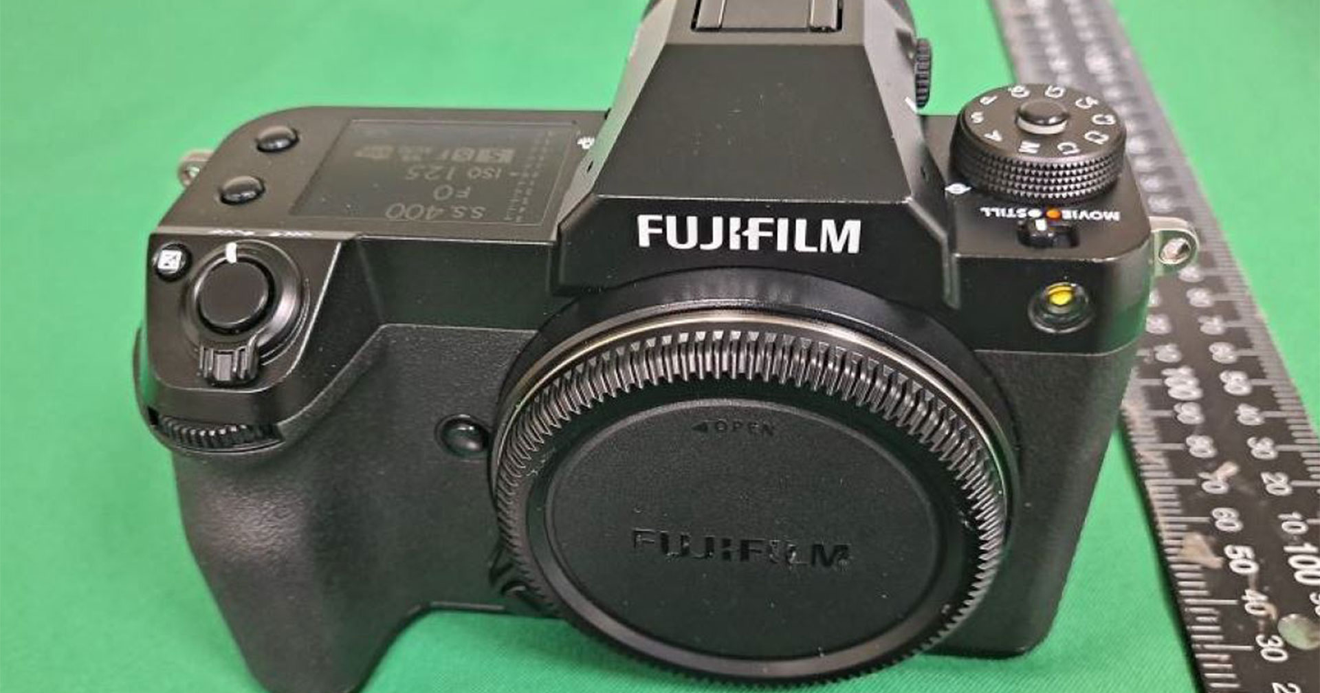 หลุดภาพพร้อมสเปก Fujifilm GFX50SII ก่อนเปิดตัวคืนนี้!