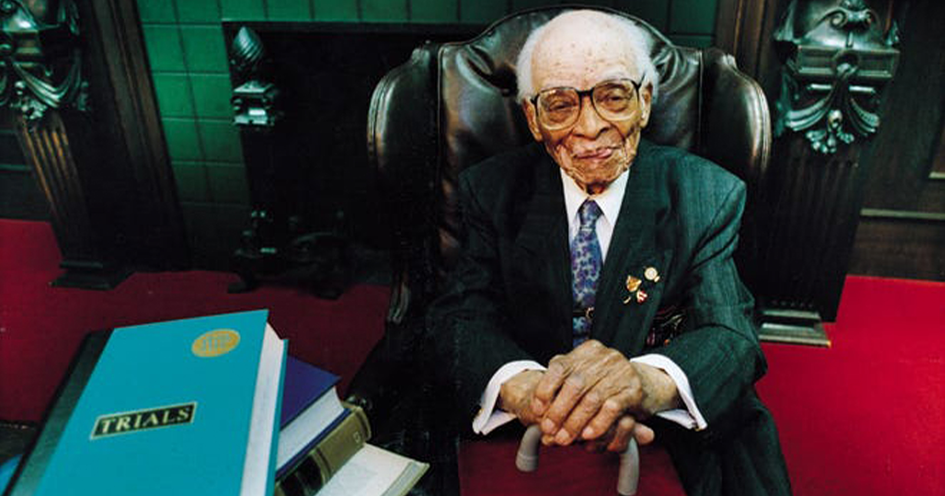 ไม่มีใครแก่เกินเรียน คุณปู่เรียนจบปริญญา 11 ใบ และเป็นทนายฝึกหัดจนอายุ 106 ปี