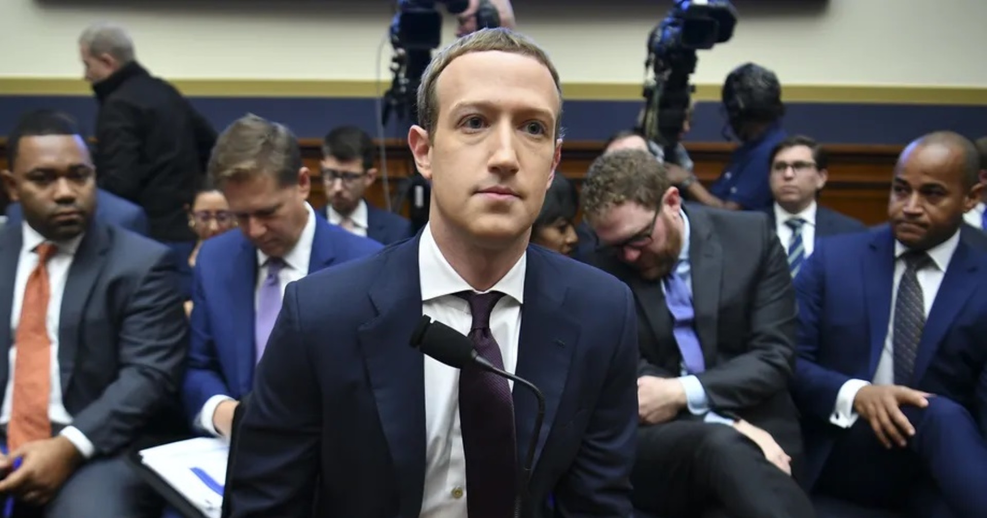 Mark Zuckerberg ขอโทษกรณี Facebook ล่ม และปฏิเสธว่าไม่เคยหากำไรจากเนื้อหาแย่ ๆ
