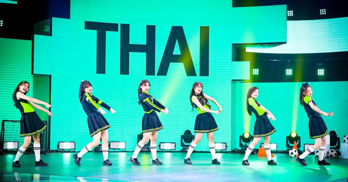 BNK48 โชว์เพลง “เสียงเชียร์ (CHEERS)” บนเวที T -POP STAGE SHOW ครั้งแรก