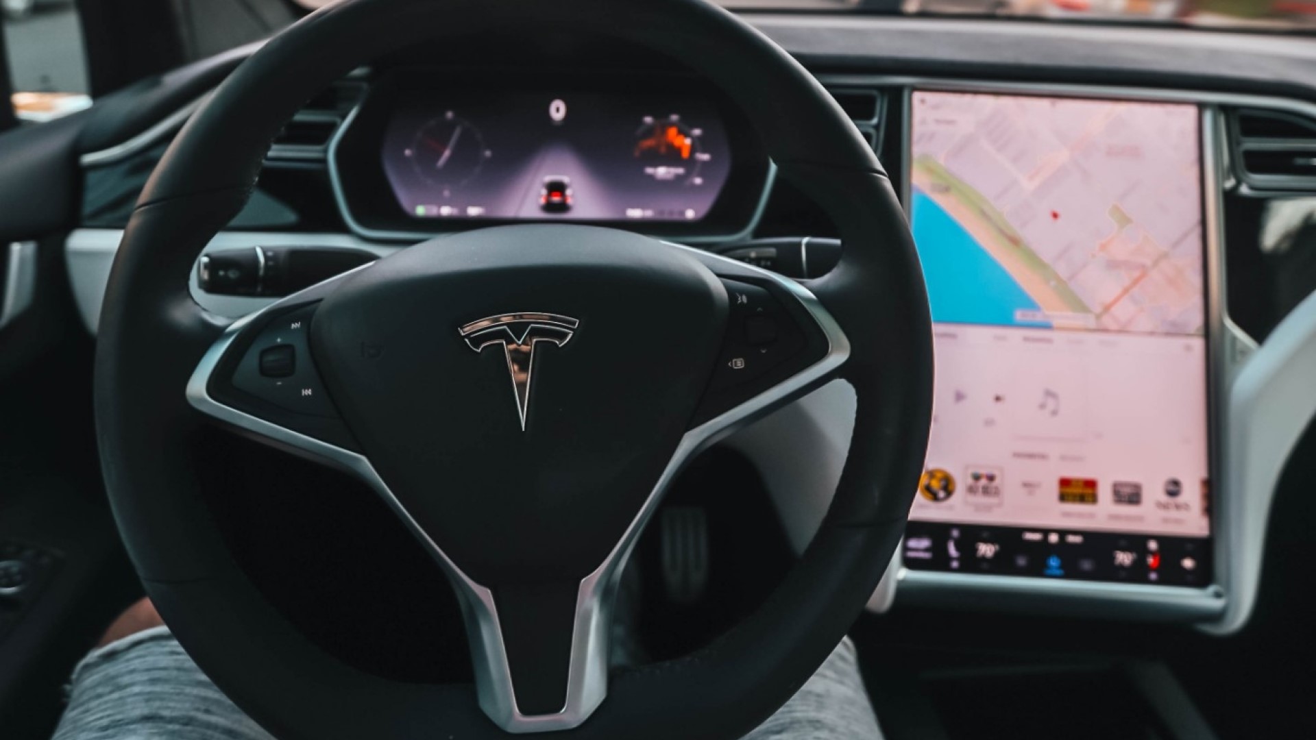 Tesla อัปเดตซอฟต์แวร์ใหม่เพิ่มการซิงค์โพรไฟล์ผู้ขับขี่กับระบบคลาวด์