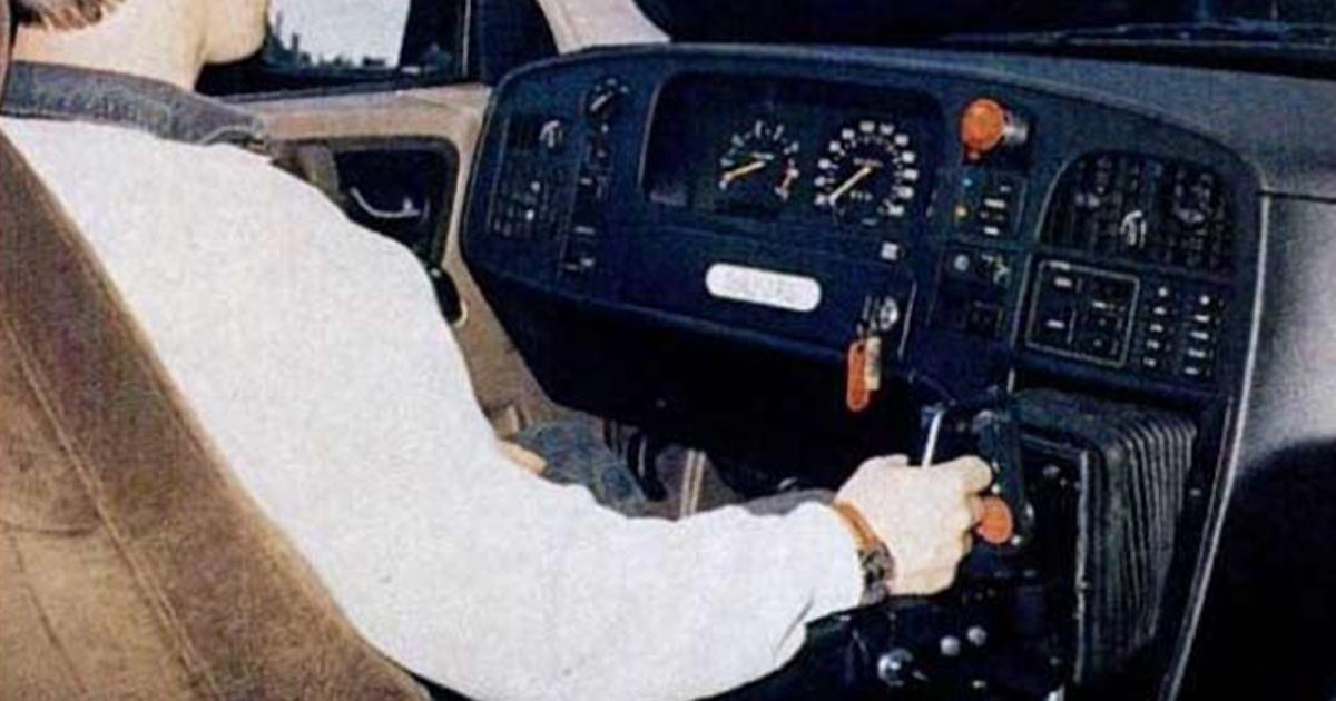 ในยุค 90s SAAB เคยคิดค้นรถยนต์ที่บังคับด้วยจอยสติ๊กมาแล้ว