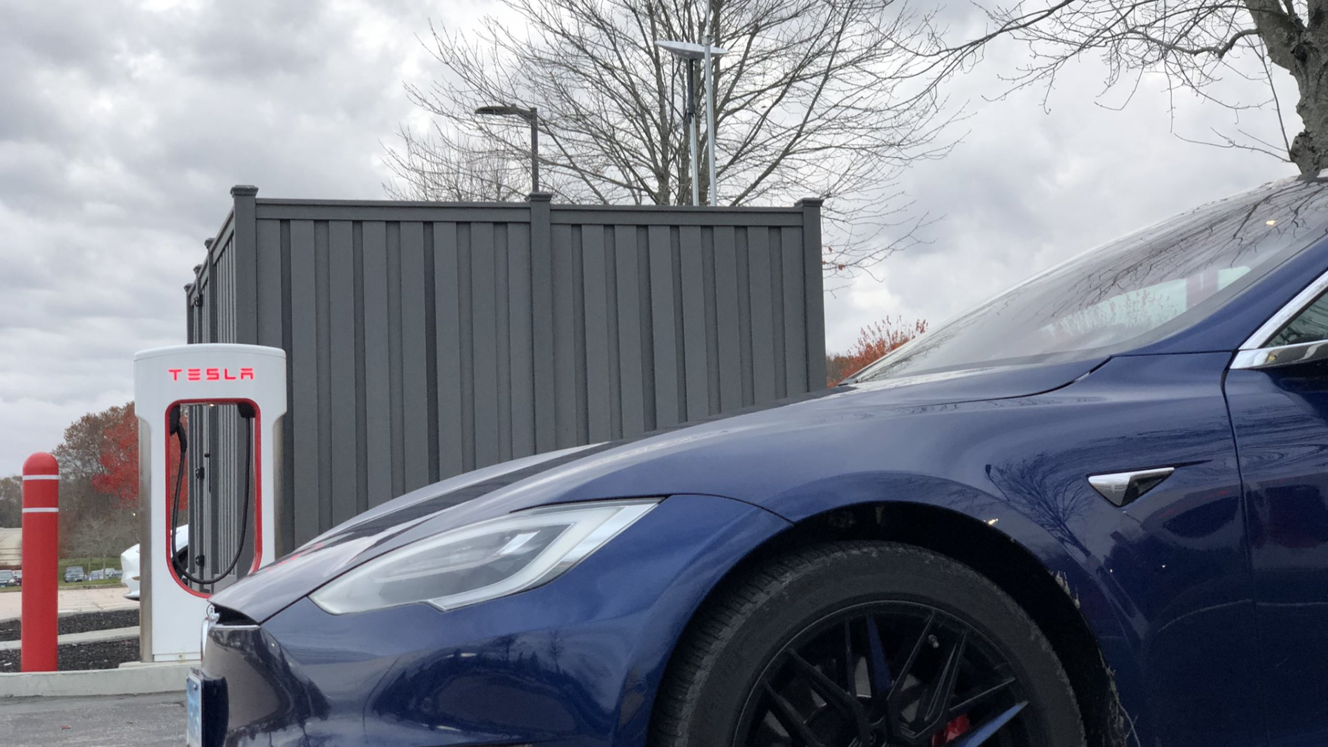 Tesla นำบรอดแบนด์ผ่านดาวเทียม Starlink มาใช้ที่สถานี Supercharger