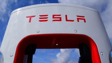 Tesla เร่ิมนำร่องให้ EV ค่ายอื่นเข้าใช้สถานี Supercharger ได้