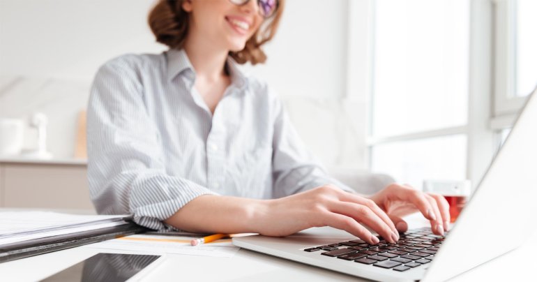 UAE เตรียมลดวันทำงานเหลือ 4 วันครึ่ง