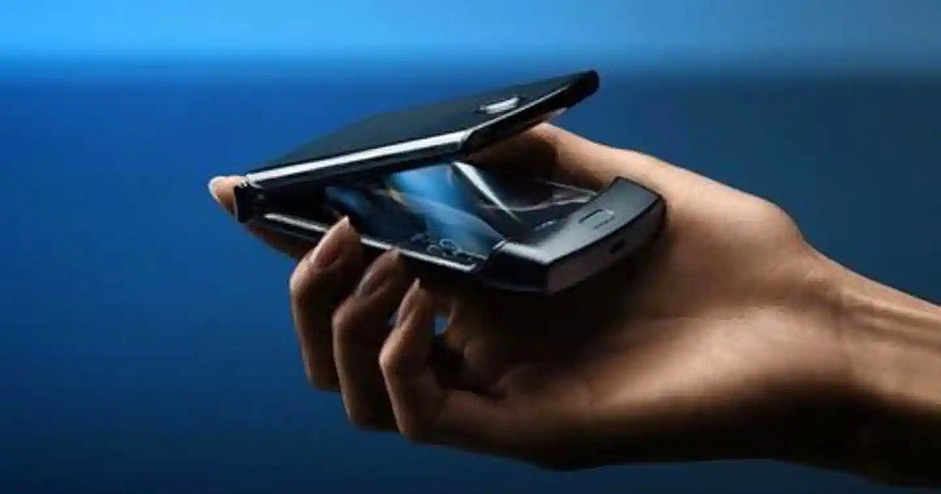 Motorola กำลังพัฒนาสมาร์ตโฟนพับจอได้ซีรีส์ Razr รุ่นใหม่
