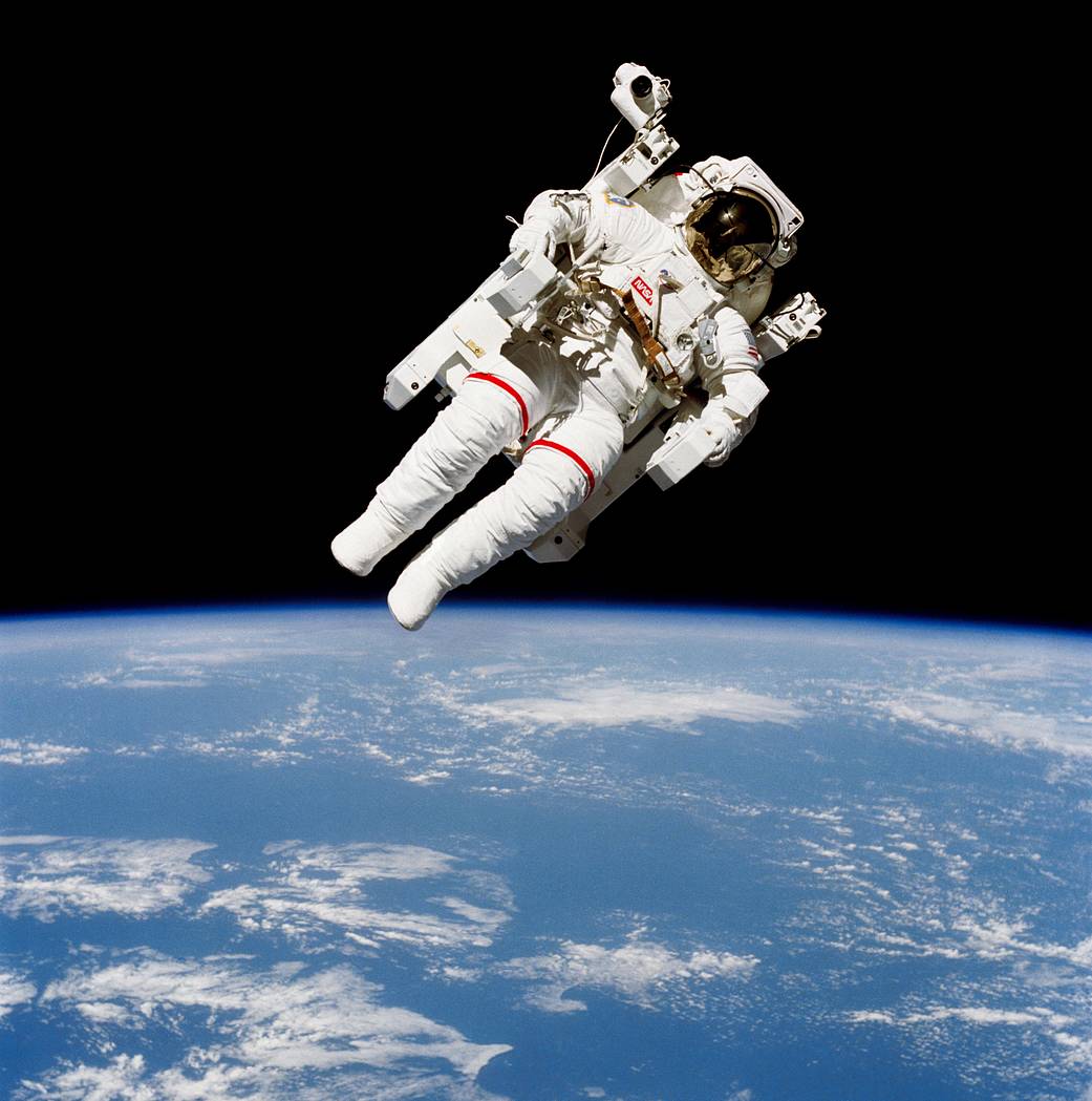ไวรัลจัด ‘ภาพนักบินอวกาศเหนือโลก’ คือภาพลวง ป่วนจนต้องมา Look up หาคำตอบกัน!
