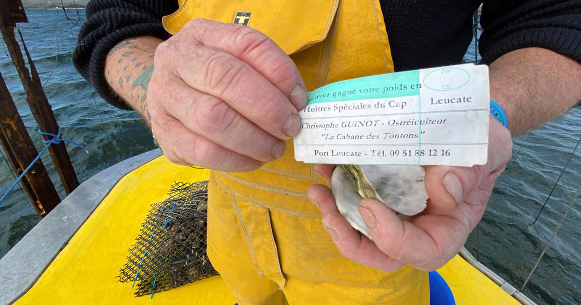 เจ้าของฟาร์มหอยนางรม ผุดไอเดียยัด ‘กระดาษชิงโชค’ ในหอย ป้องกันโจรขโมย