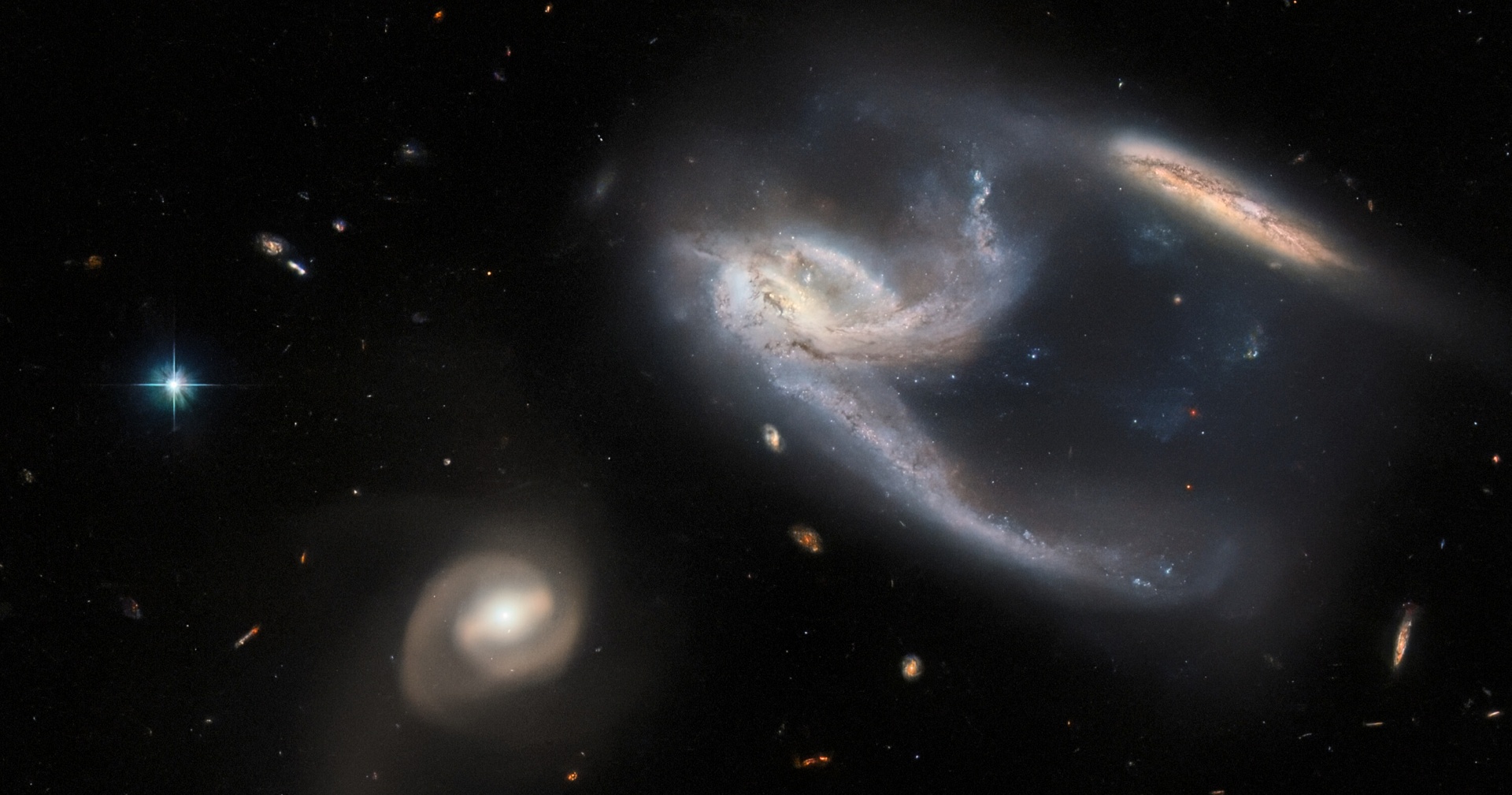 ‘กาแล็กซีหน้าตาคล้ายยานอวกาศ’ ผลงานใหม่น่าทึ่งจากกล้องโทรทรรศน์อวกาศฮับเบิล