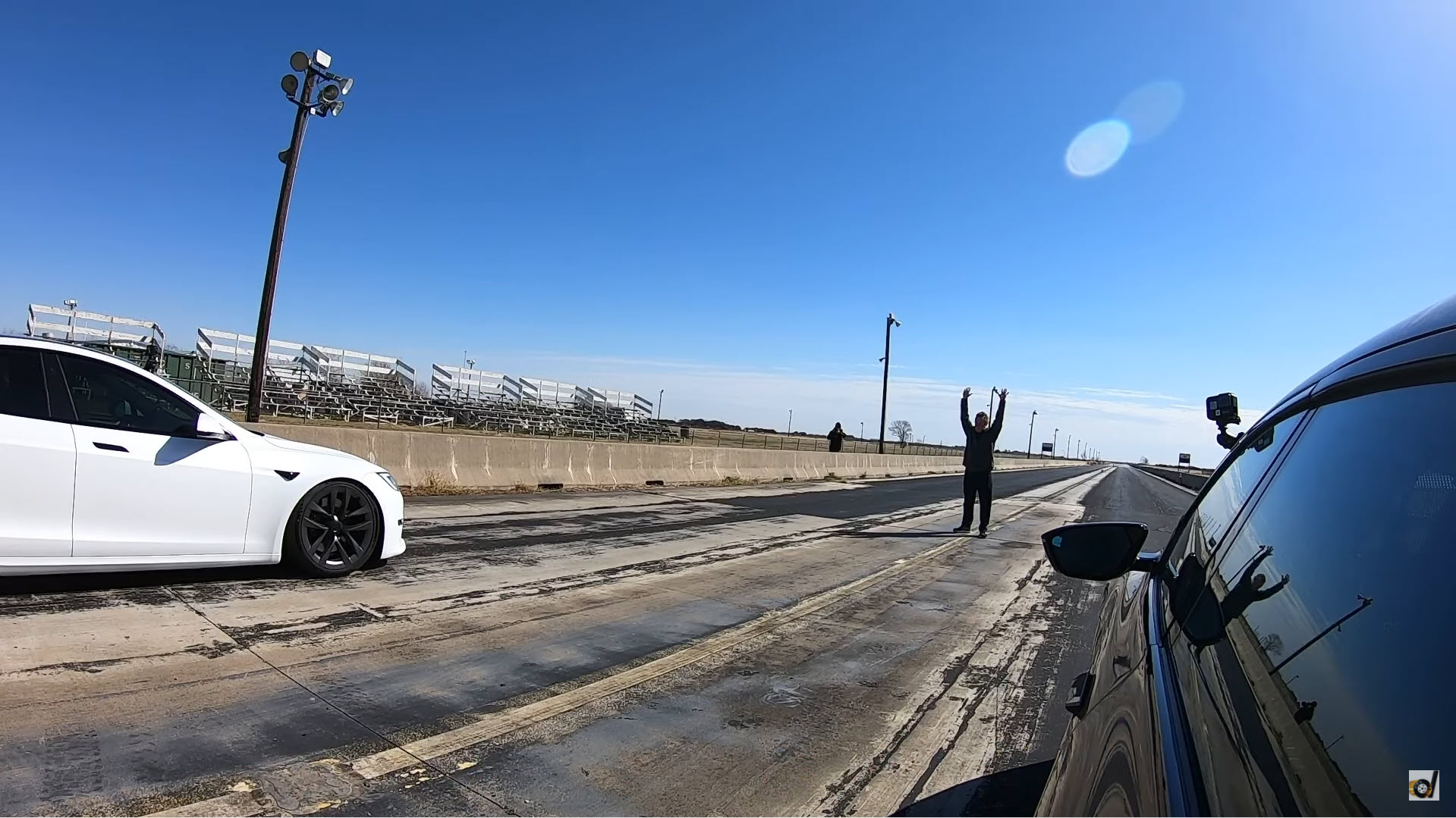 Tesla Model S Plaid แข่งทางตรงกับ Lucid Air คันไหนชนะ ?