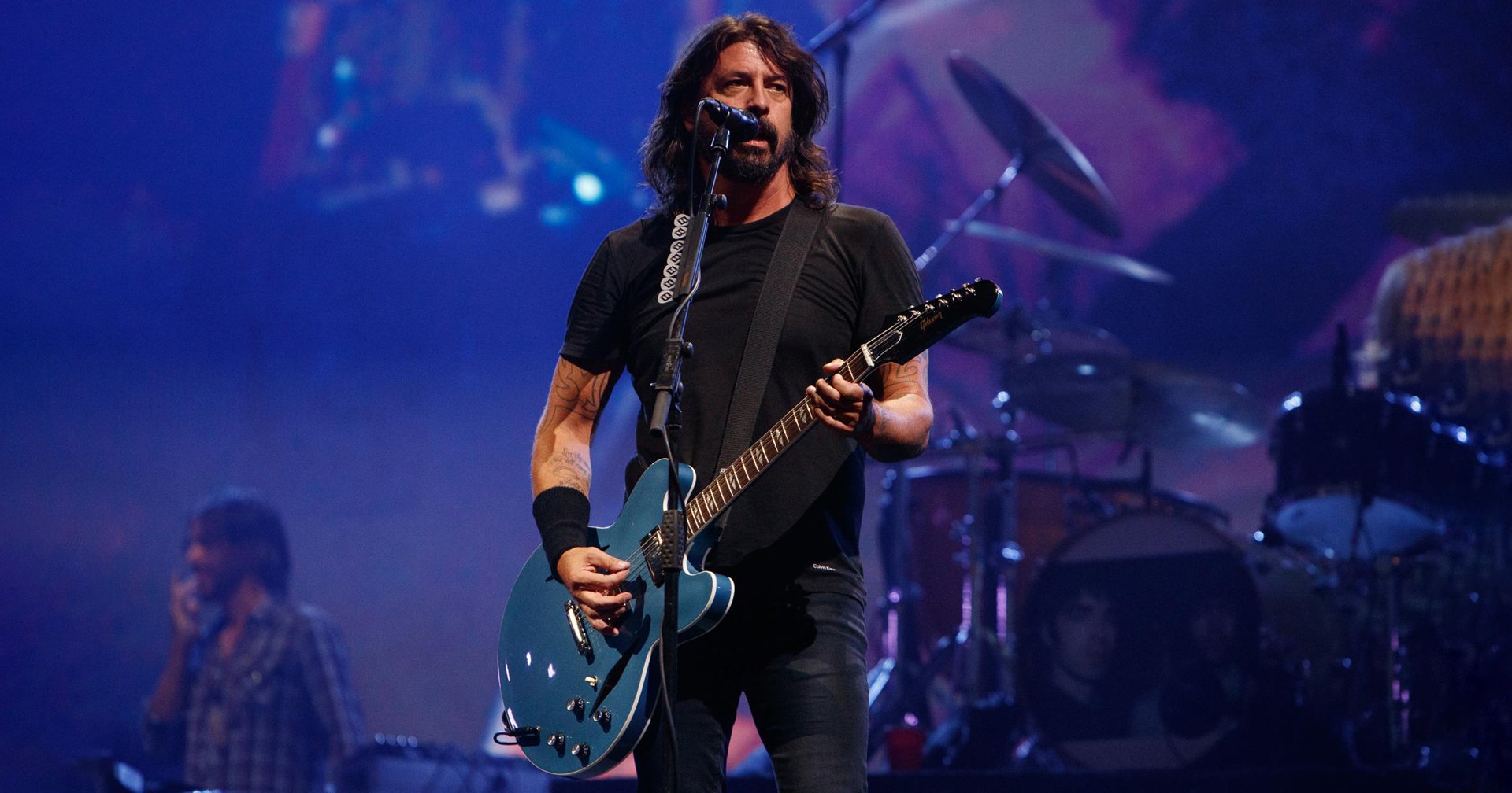 ‘เดฟ โกรล’ ฟรอนต์แมน ‘Foo Fighters’ เผย ‘หูอื้อ’ มานาน 20 ปี จนต้องใช้วิธีอ่านปากคนพูดแทน!