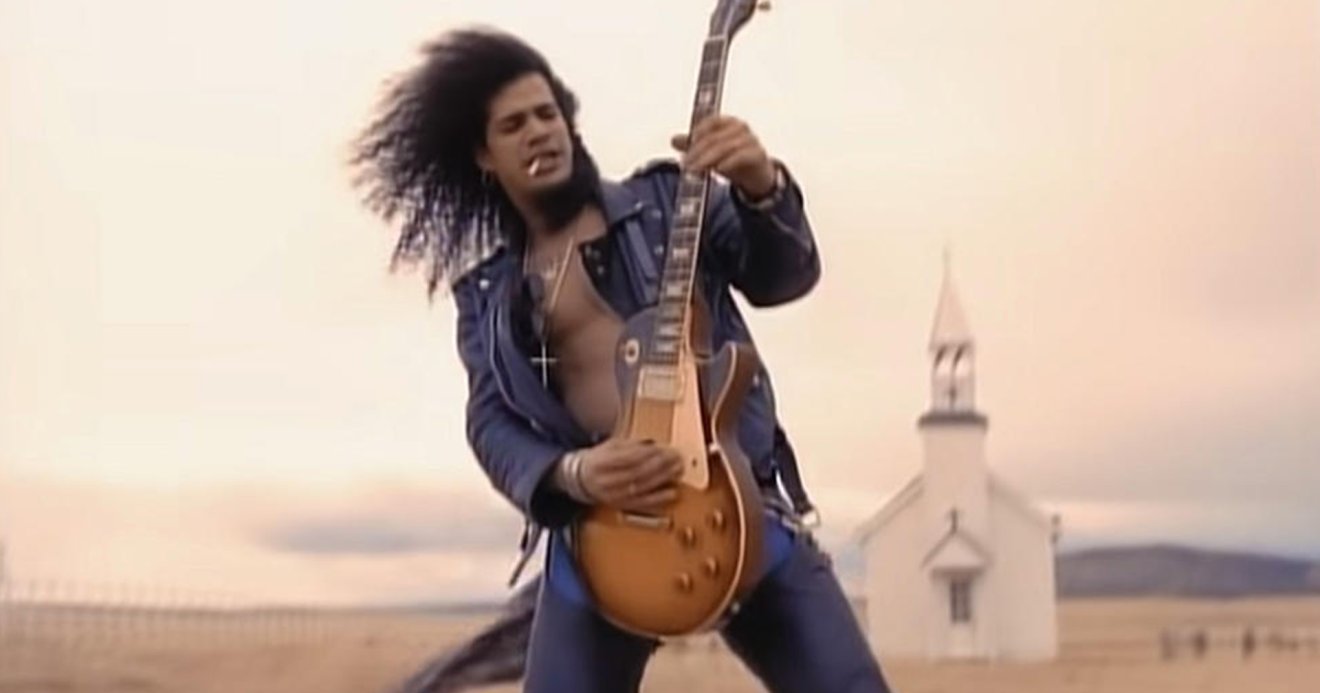 Slash เกือบตาย ตอนโซโล MV “November Rain” อยู่หน้าโบสถ์