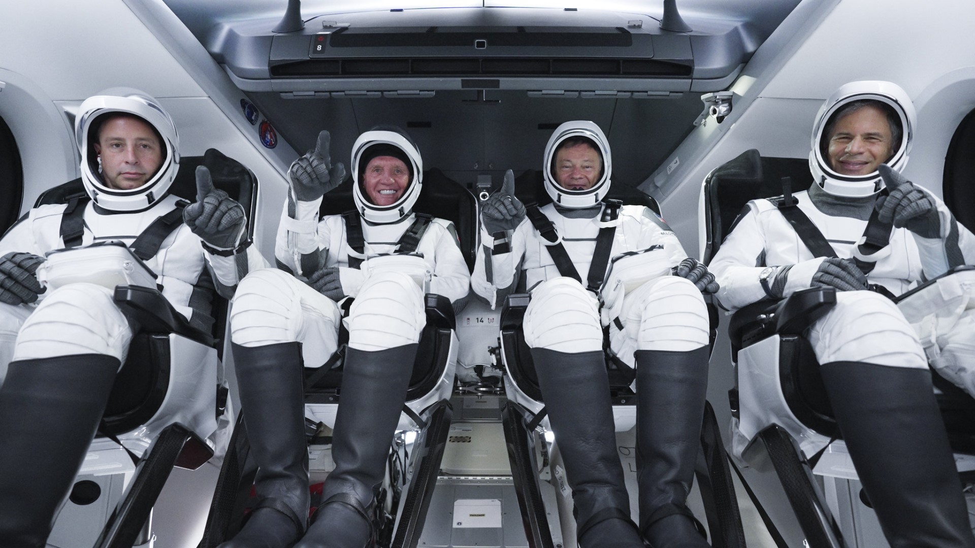 Ax-1 เที่ยวบินไป ISS โดยลูกค้าเอกชนครั้งแรกของ SpaceX กลับสู่โลกปลอดภัย