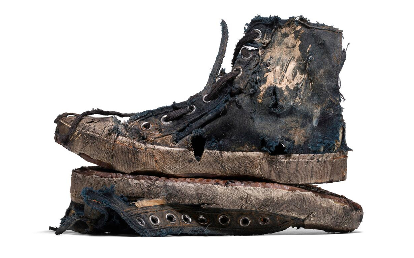 สายแฟสนไหม? รองเท้าผ้าใบ ‘Balenciaga’ คอลเล็กชันใหม่ คู่นี้ 21,000 บาท!