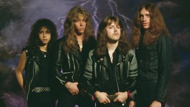 UNITED KINGDOM - JANUARY 01:  Photo of Cliff BURTON and METALLICA and Lars ULRICH and Kirk HAMMETT and James HETFIELD; L-R: Cliff Burton, Lars Ulrich, James Hetfield, Kirk Hammett - posed, studio, group shot  (Photo by Fin Costello/Redferns)