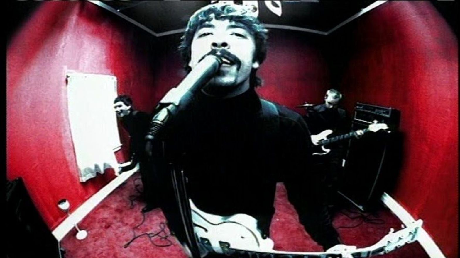 กีตาร์สุดเท่ในมิวสิกวิดีโอเพลง “Monkey Wrench” ของ Foo Fighters กำลังจะถูกนำมาประมูลในเดือนหน้า
