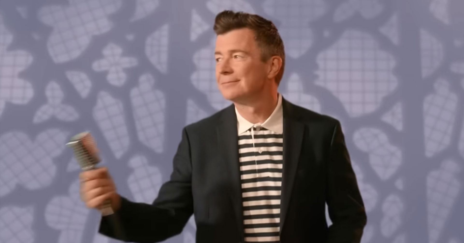 บริษัทประกันภัยชวน Rick Astley รื้อฟื้นเพลง Never Gonna Give You Up ด้วยโฆษณาล่าสุด