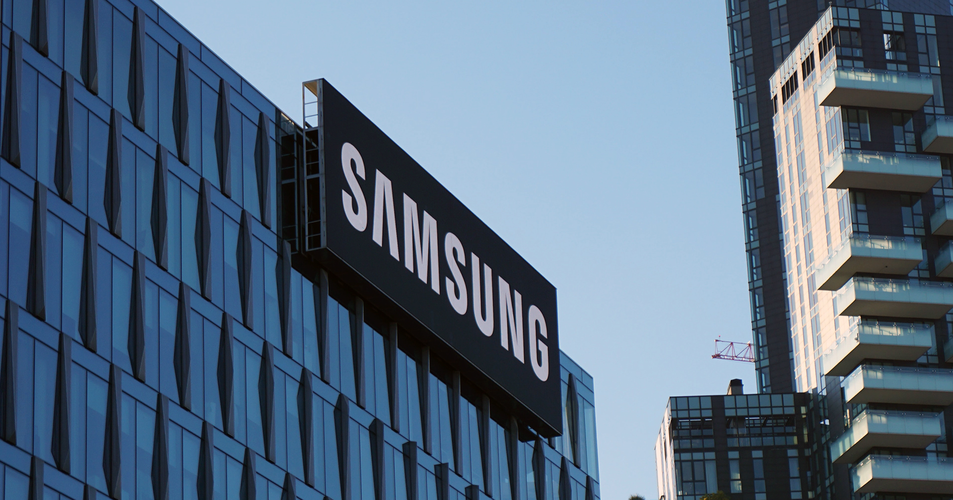 Samsung ลดเป้าหมายจำหน่ายสมาร์ตโฟนลงในระดับต่ำกว่าเมื่อปี 2021 เสียอีก