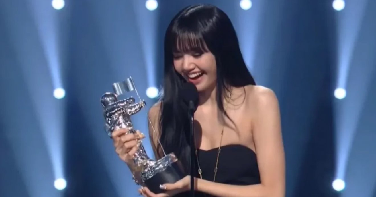 ลิซ่า BLACKPINK กลายเป็นศิลปินเดี่ยวคนแรกที่ผงาดคว้ารางวัล Best K-Pop บนเวที MTV VMAs