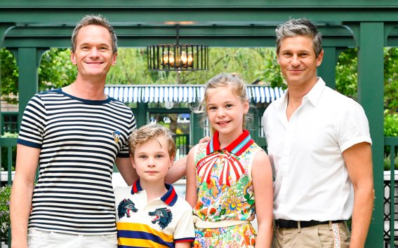 ชีวิตรัก 18 ปีของ Neil Patrick Harris และสามี David Burtka กับลูกแฝดชายหญิง