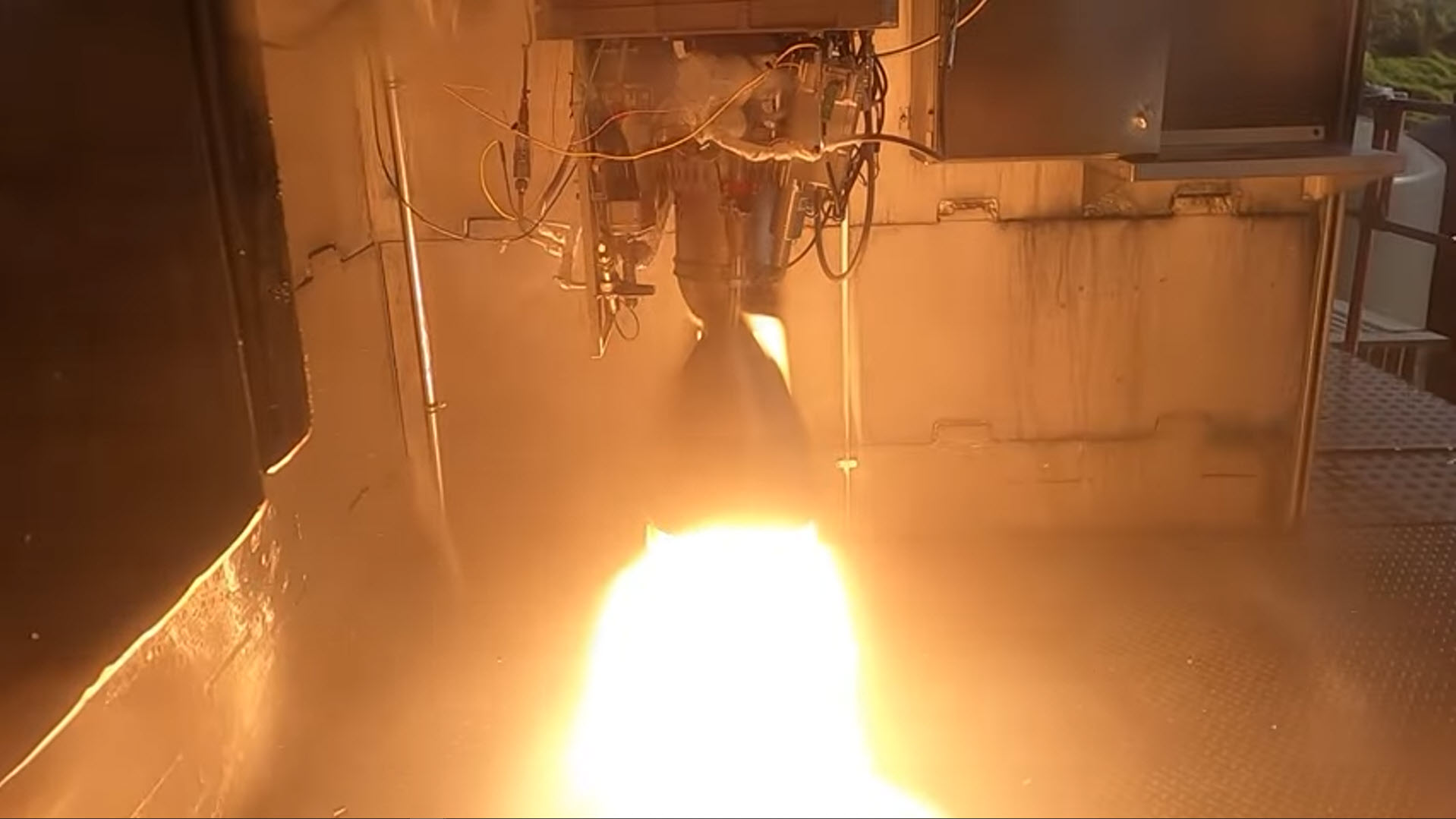 Rocket Lab ทดสอบจุดระเบิดเครื่องยนต์ของบูสเตอร์ที่นำกลับมาใช้ใหม่สำเร็จเป็นครั้งแรก