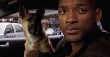 I Am Legend (2007) เรื่องนี้หมาตาย รู้ไหมว่าบทดั้งเดิมนั้นหมาไม่ตายแต่ก็สะเทือนใจไม่แพ้กัน