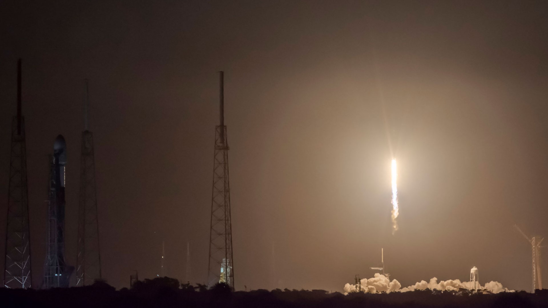 SpaceX ปล่อยดาวเทียม Starlink เพิ่มอีก 34 ดวง และ BlueWalker-3 ในภารกิจ Group 4-2