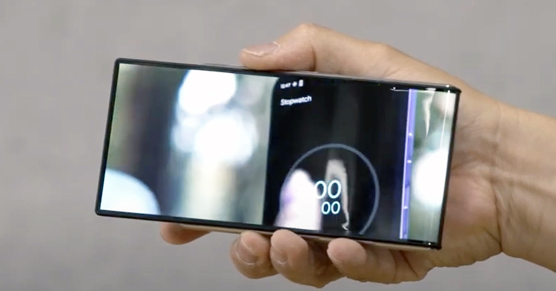 Motorola โชว์ตัวอย่างคอนเซ็ปต์สมาร์ตโฟนจอม้วนได้ ในงาน Lenovo Tech World 2022