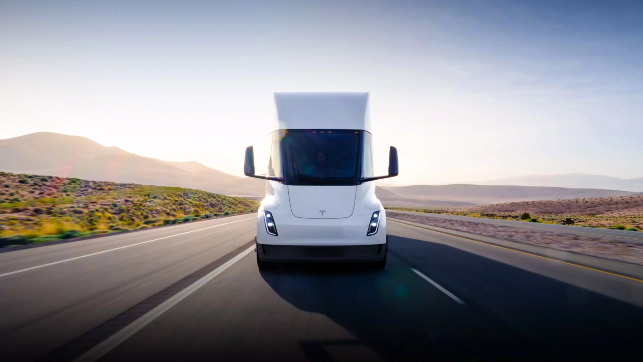 Tesla เริ่มผลิตรถเทรลเลอร์ไฟฟ้า Semi จะส่งมอบธันวาคมนี้