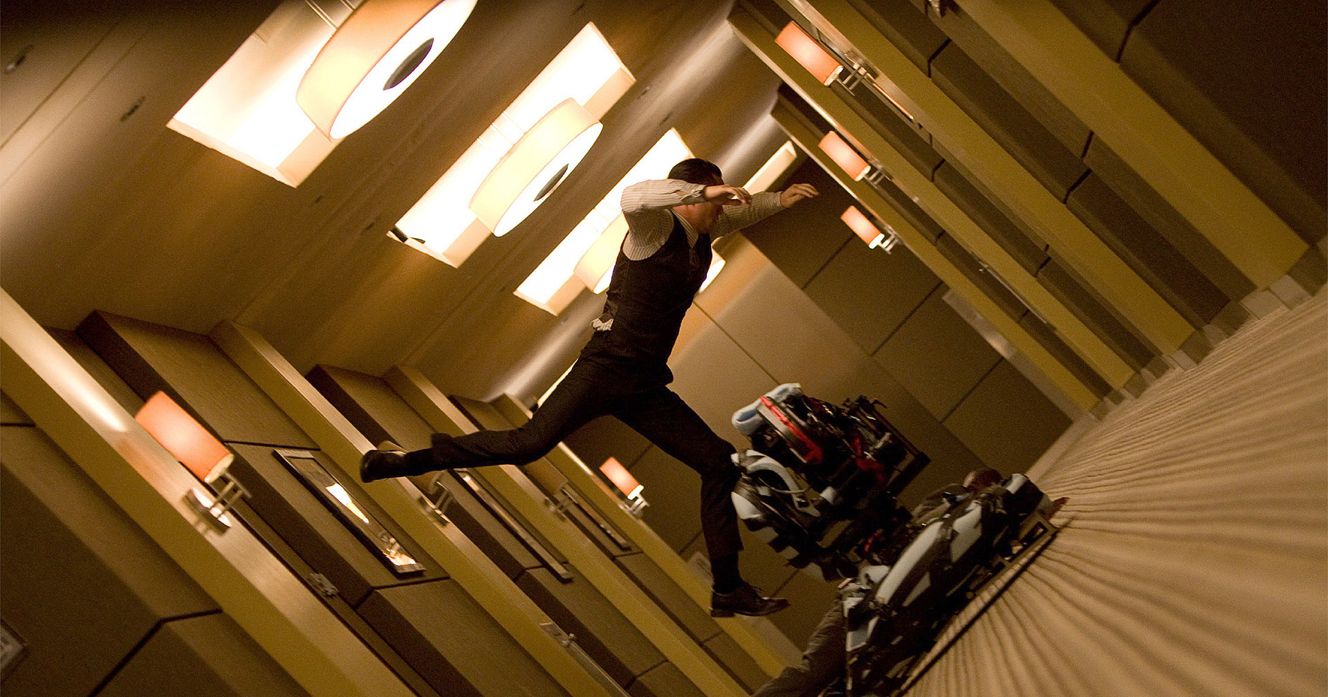 งานเบื้องหลังใน Inception ชวนทึ่ง ฉากต่อสู้ในสภาวะไร้น้ำหนักบนทางเดินโรงแรมนั้น ไม่ใช้ CGI เลย