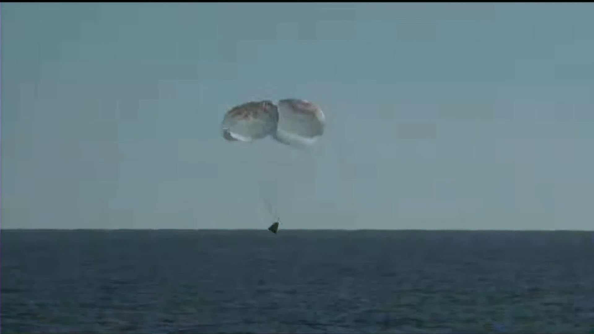 แคปซูล Crew Dragon ของ SpaceX นำ 4 นักบินอวกาศในภารกิจ Crew-4 กลับสู่โลกอย่างปลอดภัย