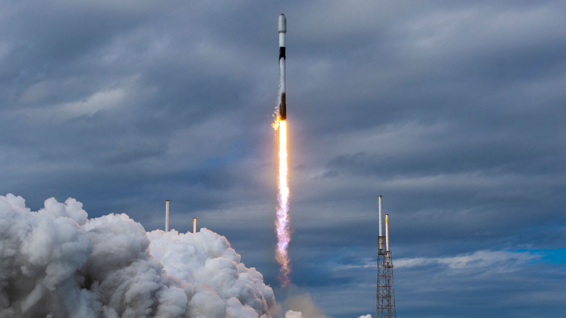 รายงาน : ธุรกิจ Starshield ของ SpcaeX ได้เซ็นสัญญาฉบับแรกกับกองทัพอวกาศสหรัฐฯ