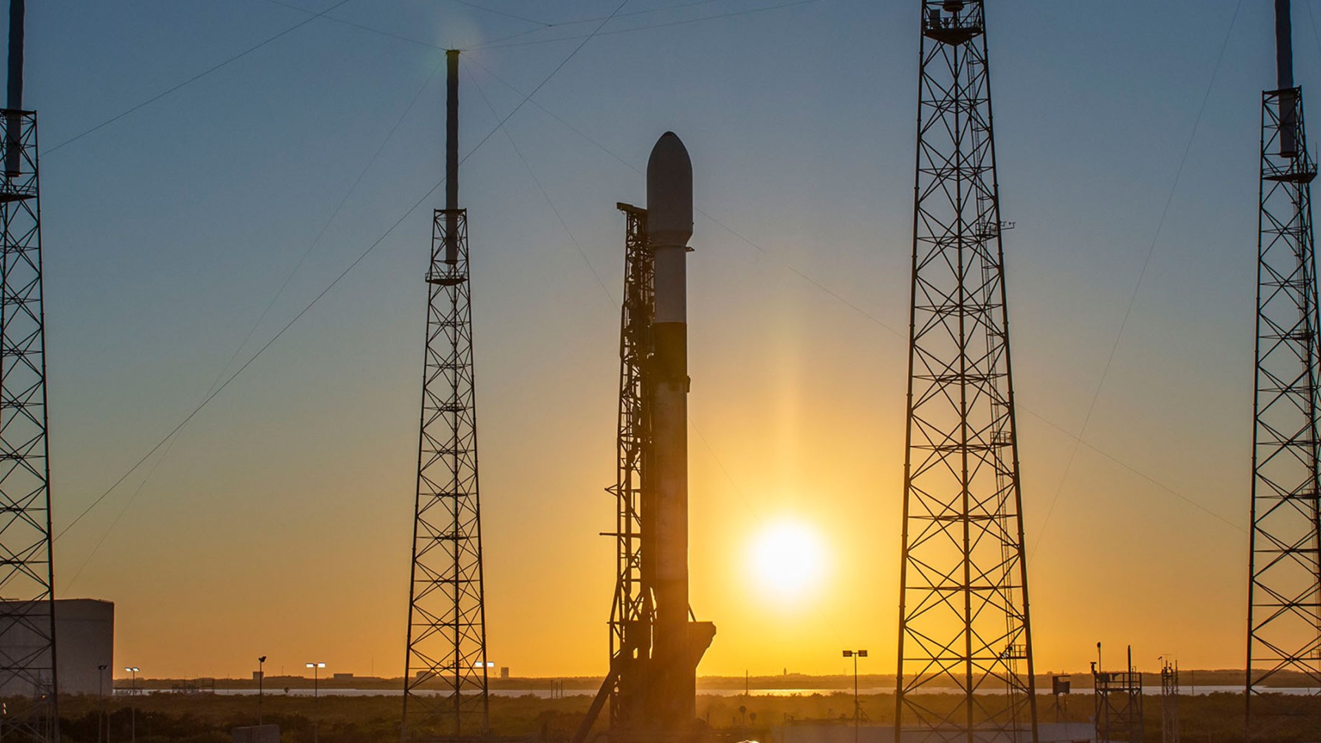 SpaceX จะปล่อยดาวเทียมถ่ายทอดสัญญาณโทรทัศน์ในภารกิจ Eutelsat HOTBIRD 13G