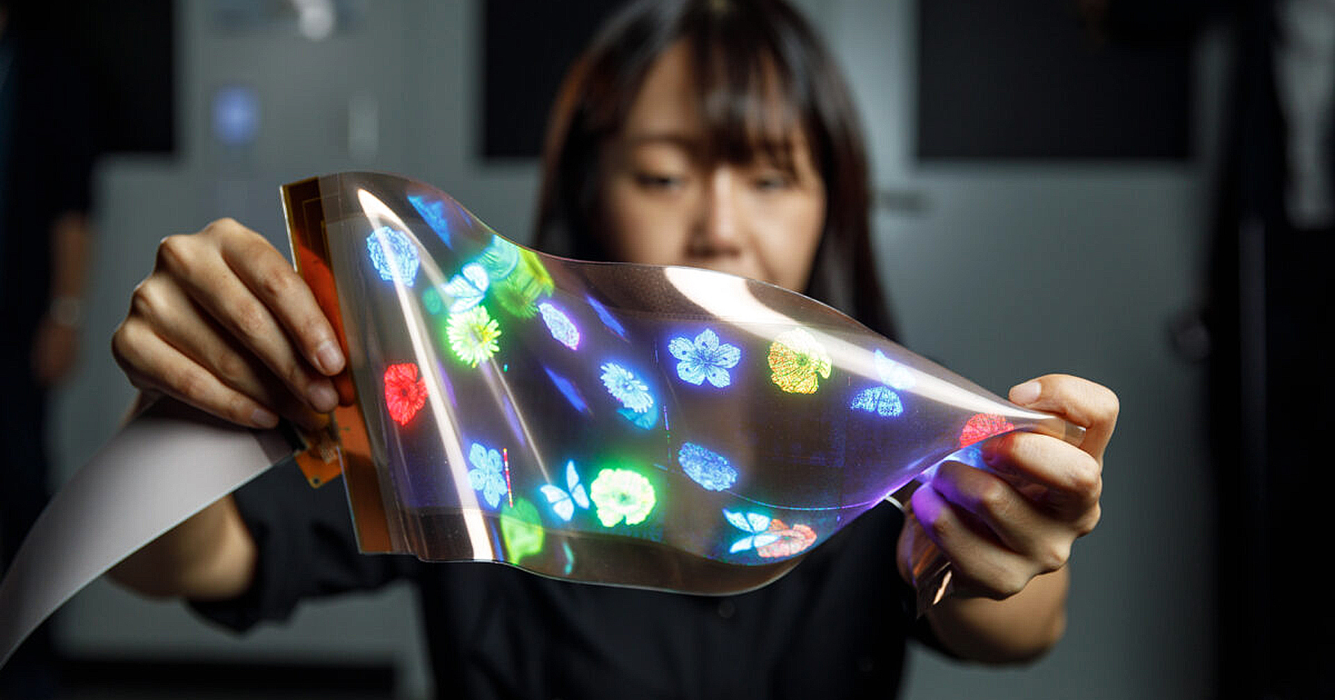 LG Display โชว์แผงหน้าจอ 12 นิ้ว ที่สามารถยืดออกเป็น 14 นิ้วได้