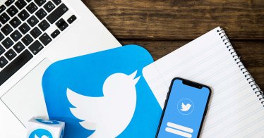 Omnicom recommends clients pause Twitter ad spend