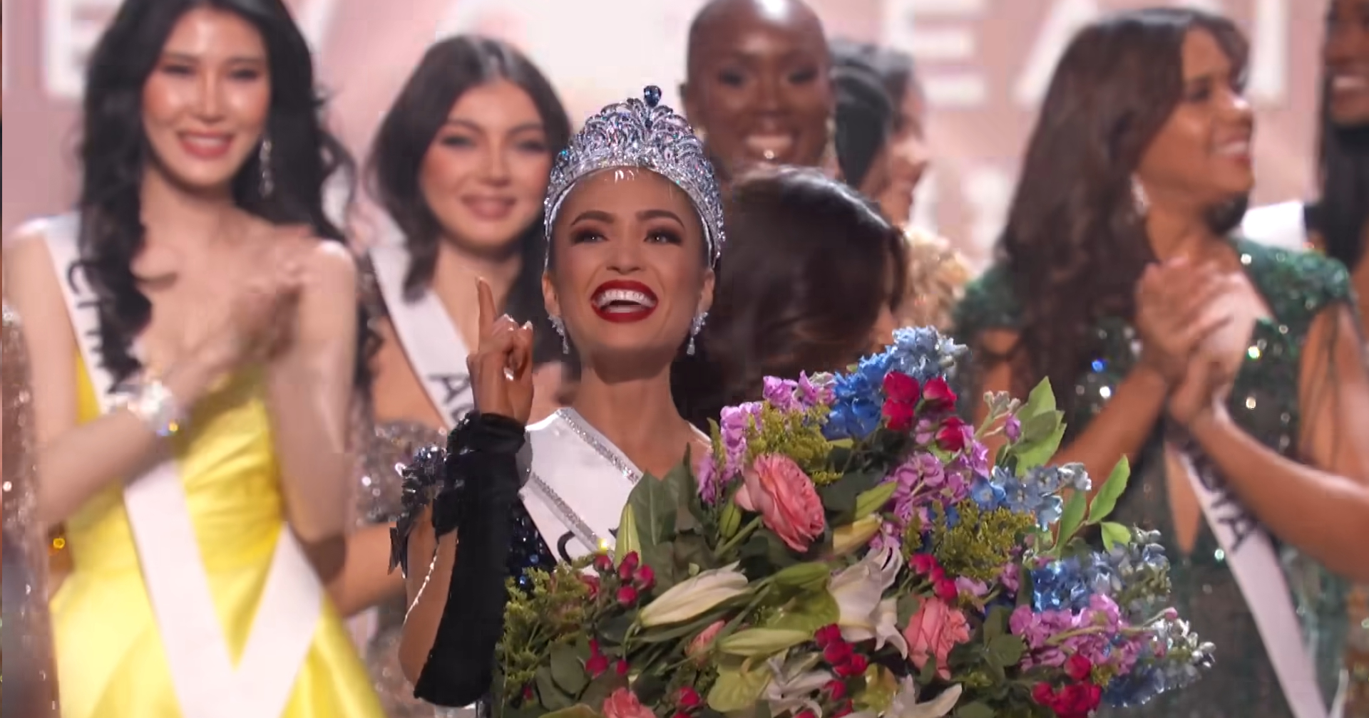 สาวงามจากสหรัฐฯ คว้ามงกุฎ Miss Universe ปี 2022 – ‘แอนนา เสือ’ ได้รางวัลพิเศษ