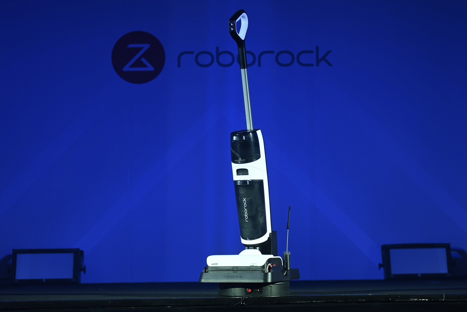 Roborock Dyad Pro เครื่องดูดและถูพื้นโรลเลอร์คู่ ดีไซน์ชิดขอบสะอาดทุกซอกมุม