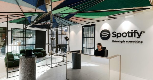 ผู้ใช้ Spotify จะสามารถให้ความเห็นใต้ (บาง) พอดแคสต์ได้แล้ว